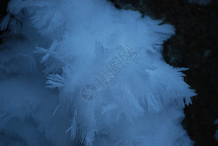 冰晶艺术自然冷空气水晶晶体蓝色背景图片