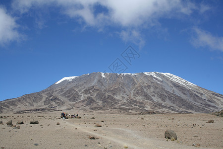 坦桑尼亚乞力马扎罗马赛游客旅游冰川旅行火山高清图片
