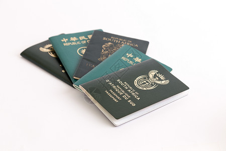 白色背景的 Mulipple 护照商业国家鉴别旅游国籍旅行安全文档世界全球插图高清图片素材