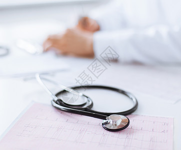 心跳GIF男性医生手和心心动图护理人员心脏病波形频率医师家庭生活诊断保健援助背景