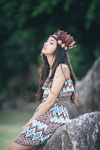 小型美美肖像 美国本土概念摄影女孩羽毛女性文化背景图片