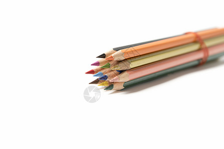 彩色铅笔团体乐器绘画素描活力红色光谱学校调色板棕色背景图片