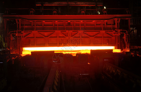 轧机钢厂素材生产线上的热钢背景