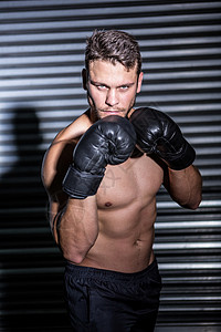 肌肉发达严重肌肉拳击手的肖像奉献健美男性俱乐部护理运动服福利运动健身房调子背景