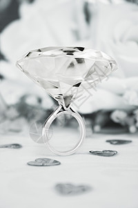 与大钻石的婚嫁订婚戒指背景图片