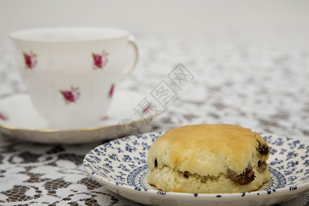 老司城英式下午茶与老茶杯 萨瑟和Scones在英语热饮饮食模式桌布水平食物植物群飞碟背景