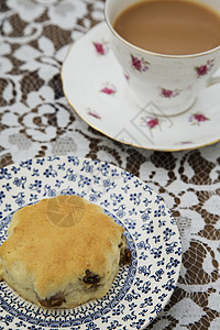 老司城英式下午茶与老茶杯 萨瑟和Scones在桌布饮食英语飞碟食物植物群热饮模式背景