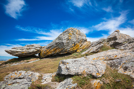 Quiberon半岛西侧的岩石支撑海洋海岸海滩悬崖海岸线海浪背景图片