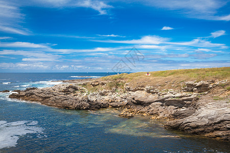 Quiberon半岛西侧的海浪海岸线悬崖岩石海洋海滩海岸支撑背景图片