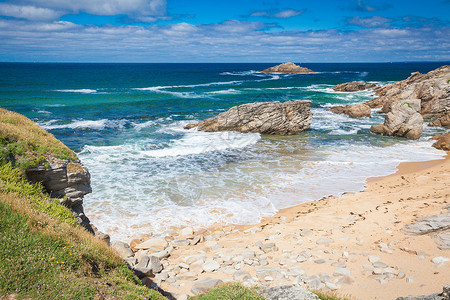 Quiberon半岛西侧的岩石海滩海浪海洋海岸线海岸悬崖支撑背景图片