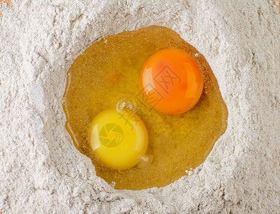 鸡蛋黄粉面团褐色淡黄色面粉面包黄色白色粉状饮食生食背景图片