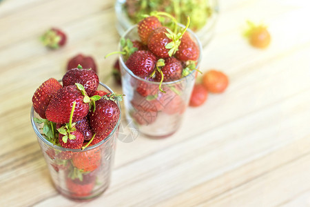 草莓农场浆果营养水果墙纸花园篮子早餐美食农业背景图片
