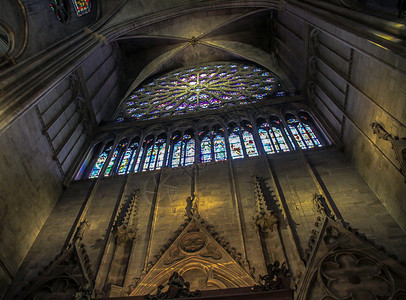 巴黎圣母院玻璃母院背景图片