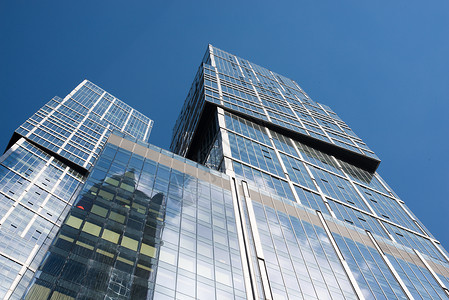 蓝天上高楼大楼背景图片
