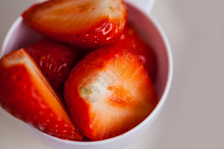 切片草莓杯饮食水果抗氧化杯子烹饪服务浆果生活方式背景图片