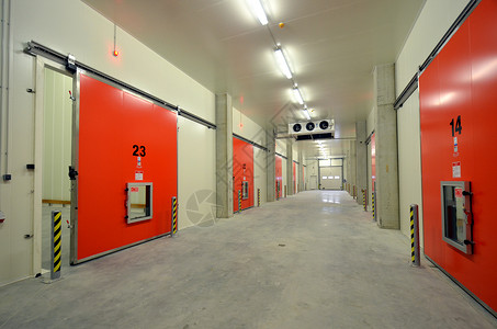 新的冷冻仓库冷藏储存霓虹灯橙色冷库金属配送货物设备工业背景图片