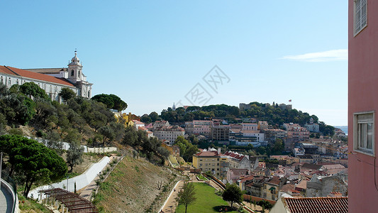 在首都葡萄牙首都里斯本上空的观景市中心戏剧性旅行城市建筑学法玛日落爬坡建筑地标背景图片
