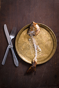 鱼骨头油炸动物食物海鲜盘子骨骼生活光头鲤鱼脊柱高清图片