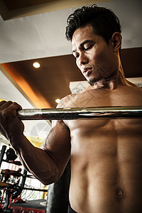 提升重量举重肌肉男士人类男性力量人体运动胸部生活方式背景图片