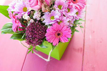 彩色布束鲜花绿色展示乡村花朵玫瑰水平礼物生日粉色背景图片