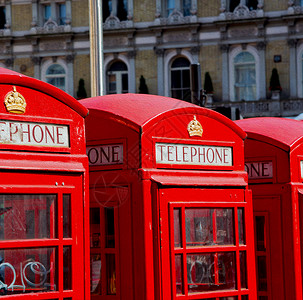 经典英国古典图标 用英语拨打的电话民众王国首都建筑街道盒子吸引力城市旅行旅游背景图片
