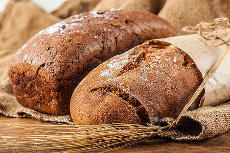 两只面包 有小麦的耳早餐高清图片素材