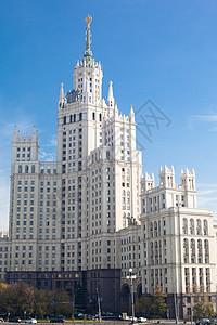 高楼大楼尖顶历史白色天空多云灰色建筑学建筑尖塔摩天大楼背景图片