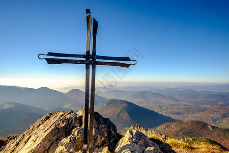 带有金属十字的斯洛伐克语山脉山峰风景景观背景图片