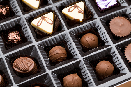 巧克力松露盒礼物盒焦糖甜点糖果礼物背景图片