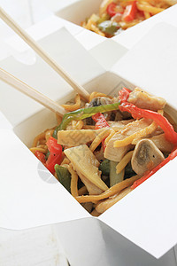 中国外卖食品筷子纸盒牛肉食物面条健康饮食背景图片