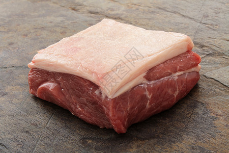 原羊羔切肉羊肉午餐烹饪牛扒侧翼肋骨季节性选择切块生的高清图片素材