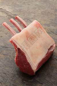 原羊羔切肉牛扒选择切块烹饪季节性羊肉肋骨午餐侧翼老了高清图片素材
