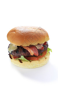 培根汉堡美食筹码沙拉食物薯条鞋垫午餐牛肉白色火腿背景图片