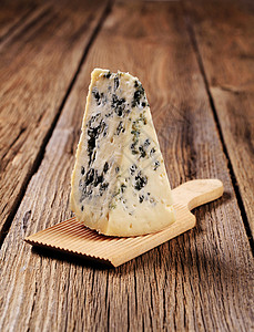 蓝奶酪奶制品羊乳乡村食物小吃库存模具木头美食砧板背景图片