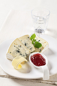 蓝奶酪楔子白色美食奶制品食物红色小吃水果盘子模具高清图片