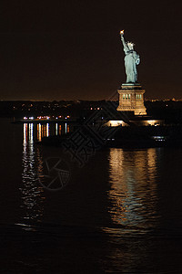 自由神像雕像反射背景图片