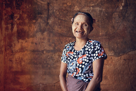 亚裔缅甸妇女肖像背景图片