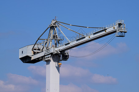 德文港码头的大起重机背景图片