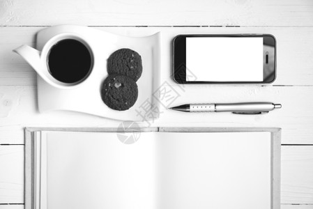 咖啡杯加饼干 手机加笔记本 笔黑和随心所欲眼镜钥匙咖啡杯子办公室细胞桌子工作电话网络背景图片