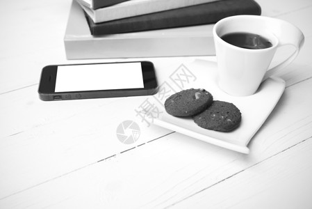 咖啡杯加饼干 手机和书卷黑白可乐咖啡办公室杯子细胞工作电话桌子笔记本网络眼镜背景图片