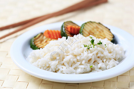 和大米蔬菜午餐伴奏筷子美食白米食物小菜煮沸密封高清图片