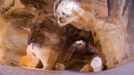 以色列贝特古夫林洞穴游客旅游石头洞穴旅行背景图片