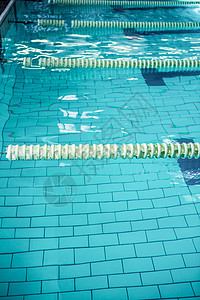 游泳池水位移动车道活动运动生活方式休闲标记健身房闲暇中心游泳背景图片