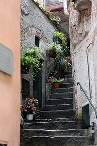 五行相生相克意大利利古里亚的Riomaggiore小村狭窄的街道和楼梯背景