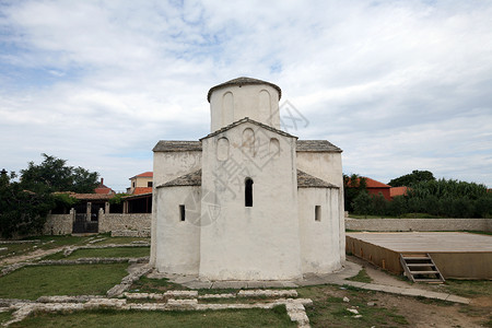 世界上最小的大教堂 在克罗地亚尼恩宗教阳历骶骨建筑学统治历史皇家考古石头白色背景