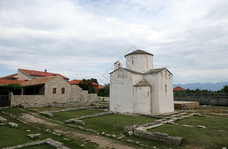 世界上最小的大教堂 在克罗地亚尼恩考古宗教骶骨历史教会阳历建筑学石头皇家统治背景
