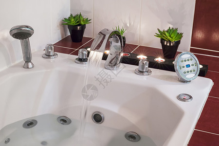 带水的按摩浴缸浴池奢华高清图片素材