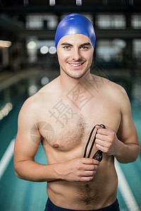 游泳帽带护目镜的健身人背景