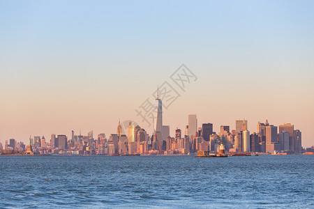 纽约市曼哈顿市中心天线商业港口旅行地标场景帝国摩天大楼景观反射天空晚上高清图片素材