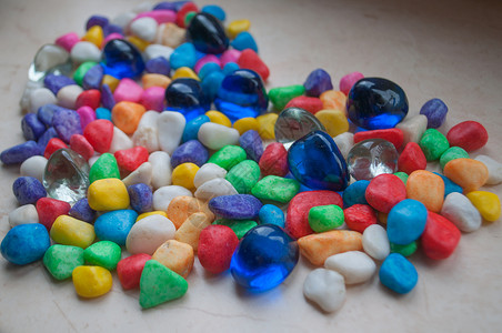 斯帕的彩色宝石物品矿物学白色折射水晶地质学石英背景图片